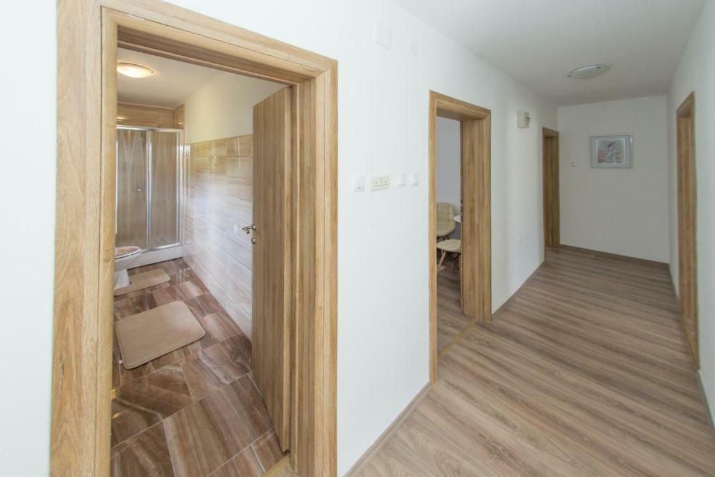 Vila Kuca Za Odmor Marija Vrhovine Exteriér fotografie